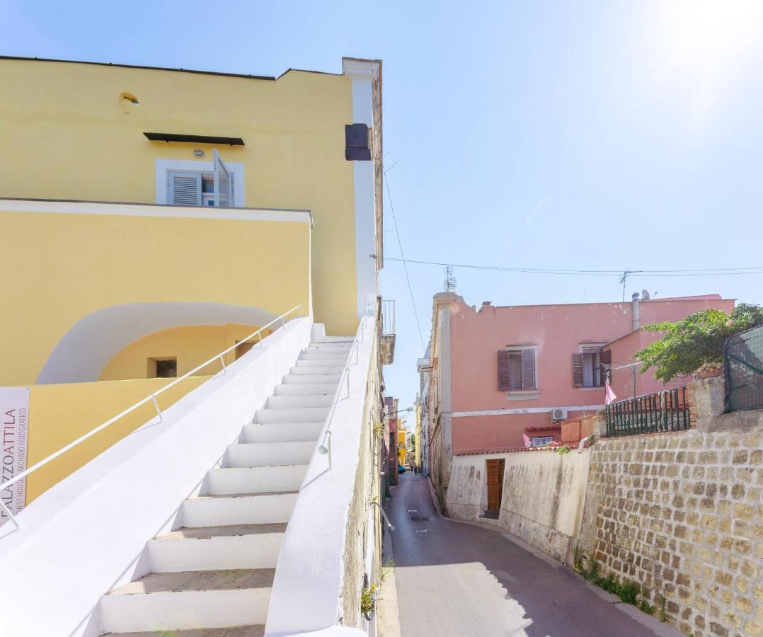 Palazzo Attila - Gioia Apartments Procida Exterior photo